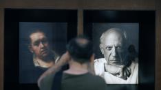 Un hombre visita la exposición 'Goya/Picasso. Tauromaquias', 'en la Academia de Bellas Artes de San Fernando de Madrid