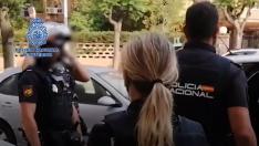 La Policía Nacional ha liberado en Alicante a 21 víctimas de explotación sexual, una de ellas obligada a prostituirse como 'trans crossdresser'.