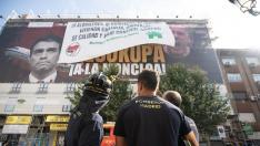 Pancarta de Movimiento de Vivienda sobre la lona de Desokupa