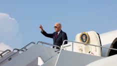 Biden en el avión presidencial Air Force One, el viernes.