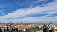 Turistas en Carmona.