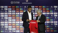 Presentación de Mouriño como nuevo jugador del Atlético de Madrid