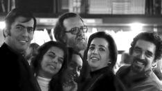 Jaime Bayly ha intentando esclarecer el enigma Vargas Llosa-Gabo. Aquí los vemos a los dos con José Donoso y sus esposas: Patricia, Mercedes y Pilar.