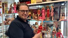 Hay un hombre en Viena que lleva cuatro décadas coleccionando las míticas muñecas Barbie.