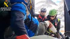 Rescate de un montañero francés por una caída en el glaciar del Aneto.