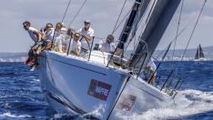 La embarcación "Aifos" en la que participaba el Rey Felipe VI (2d) se clasificó como subcampeón de clase Majorica ORC 1 durante la última jornada de la 41ª Copa del Rey Mapfre de vela,