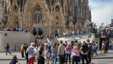 Turismo en la Sagrada Familia de Barcelona.