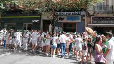 Ambiente en la calle del Bar Brasil de Huesca durante las Fiestas de San Lorenzo 2023 de Huesca.