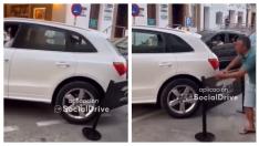 Altercado en Jávea (Alicante): un coche derriba las vallas de una terraza para aparcar
