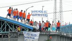 Decenas de reclusos en la prisión de Guayaquil protestan para exigir que su jefe, Fito, sea devuelto a su celda