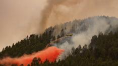 Corte total de accesos al Teide ante un incendio dinámico que sigue descontrolado