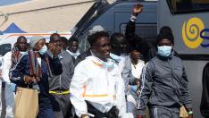Los migrantes rescatados por el barco Geo Barents de Medecins sans Frontieres llegan a Bari (Italia)
