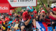 El ciclista Andreas Kron llega a la meta en la segunda etapa de la Vuelta de España.