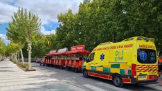 El tren turístico, junto a una ambulancia del 061, en el lugar de los hechos.