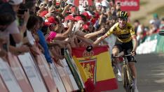 El ciclista estadounidense Sepp Kuss del equipo Jumbo-Visma gana en el Pico del Buitre-Observatorio Astrofísico de Jalambre, sexta etapa de la Vuelta a España