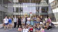 Las familias del Ana María Navales han protestado a las puertas del Departamento de Educación.