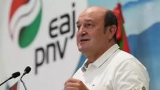 El presidente del EBB de EAJ-PNV, Andoni Ortuzar, interviene durante un acto político de la formación jeltzale.