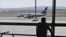 Salida y llegada del vuelo Zaragoza-Marrakech al aeropuerto de Zaragoza.