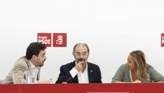 Darío Villagrasa, Javier Lambán y Mayte Pérez, este martes en la Ejecutiva del PSOE-Aragón.