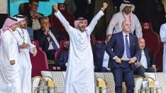 El príncipe saudí Mohammed bin Salman Al Saud celebra un gol en el Mundial de Catar junto al presidente de la FIFA, Gianni Infantino.