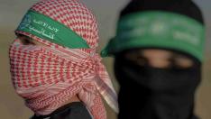 Palestinos con la banda de Hamás