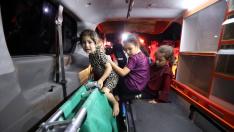 Los heridos reciben asistencia tras el ataque aéreo israelí en el hospital Al-Ahli de Gaza
