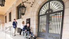 El acusado, en silla de ruedas, acudiendo al juicio en la Audiencia de Teruel el pasado 3 de octubre