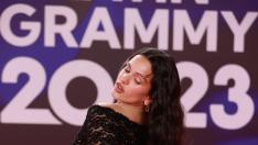 Rosalia en la alfombra roja de los Latin Grammy