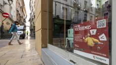 Escaparate de uno de los negocios de Zaragoza adherido al programa Volveremos.