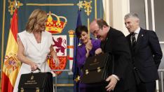 La nueva ministra de Educación y Deportes, Pilar Alegría (i), durante el traspaso de carteras del Ministerio de Deportes, de manos de su antecesor en el cargo, Miquel Iceta