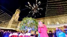 Encendido de las luces navideñas en la plaza del Pilar.