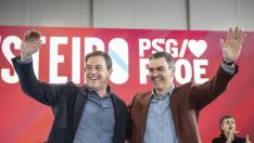 El secretario general del PSOE y presidente del Gobierno, Pedro Sánchez, interviene en un acto de campaña en Ourense junto al candidato a la Presidencia José Ramón Gómez Besteiro