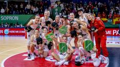 Las jugadoras de la selección española celebran la victoria ante Hungría y el billete olímpico