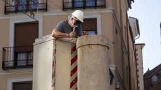 Arrancan los trabajos para restaurar la columna de la fuente del Torico
