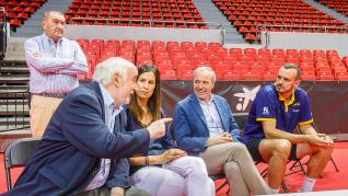 Azcón da la bienvenida a la selección española de baloncesto