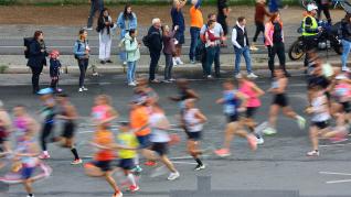 Kipchoge bate el récord del mundo en un maratón de Berlín que ha reunido a 47.000 corredores.