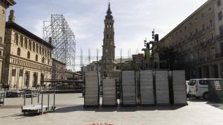Montaje del escenario en la plaza del Pilar para estas Fiestas del Pilar 2023.