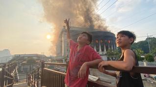 Incendio que ha arrasado el histórico edificio de Correos de Manila