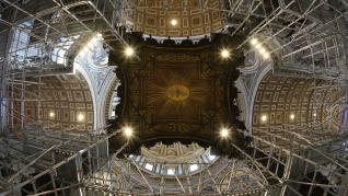 Limpieza del baldaquino de Bernini en el Vaticano