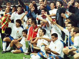 El Real Zaragoza levantó la Recopa de Europa en París en 1995