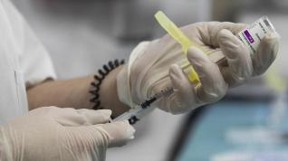 Vacunación con AstraZeneca en el centro de salud de la Bombarda en Zaragoza