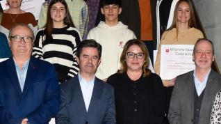 Autoridades y ganadores, con el jurado y los organizadores.