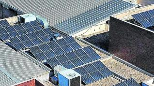 Imagen 82265852 La Comarca de la Litera instaló en el techo del Centro Cultural y Juvenil de Binéfar un gran número de placas solares.