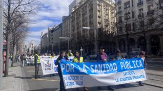 Manifestantes, ayer, por la sanidad pública.