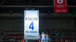La camiseta de Pilar Valero se elevó a lo alto del pabellón.