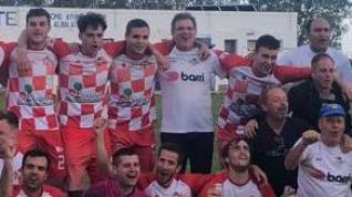 Jugadores, directiva y afición celebraron el histórico campeonato y ascenso tras la victoria ante el Albalate.