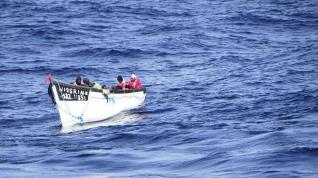 ​Rescatan a 38 inmigrantes, cuatro de ellos muertos, de dos pateras que iban a Canarias