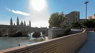Vista tomada ayer del Balcón de San Lázaro, con el puente de Piedra y la basílica del Pilar al fondo.
