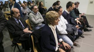 La exalcaldesa, María Victoria Pinilla, junto al resto de acusados durante la repetición del juicio en la Audiencia de Zaragoza.