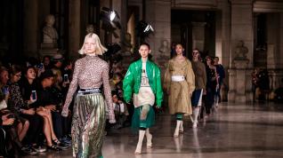 Paris (France), 30/09/2018.- Models present creations of the Spring/Summer 2019 Women's collection by Chinese designer Masha Ma during the Paris Fashion Week, in Paris, France, 30 September 2018. The presentation of the Women's collections runs from 24 September to 02 October. (Moda, Francia) EFE/EPA/CHRISTOPHE PETIT TESSON Mashama - Runway - Paris Fashion Week S/S 2019